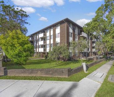 ELEVATED UNIT IN A CENTRAL LOCATION - Photo 4