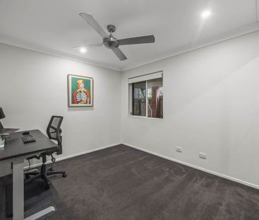 Private and Peaceful Coorparoo Unit with Large Outdoor and Garden Area - Photo 1