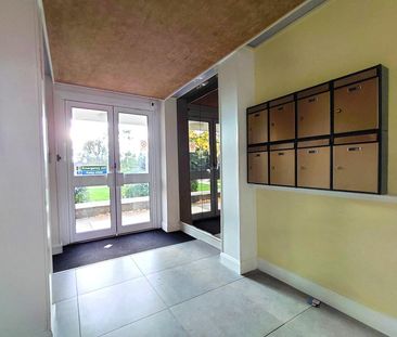 Orachard Court, Stonegrove, Edgware - Photo 3