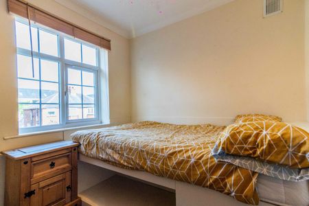 18 Abbotsford Road - Photo 5