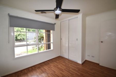 Ducted Heating, Timber Floors and a Study Nook - Photo 4