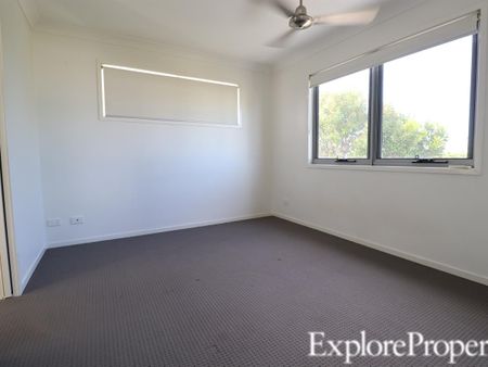 Two bedroom executive style Townhouse in Ooralea - Photo 2