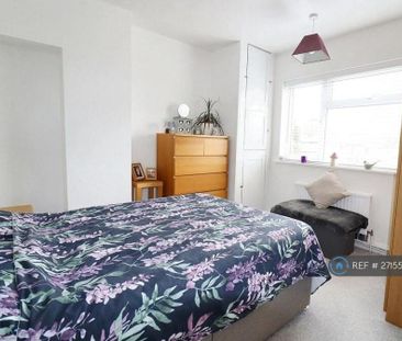 3 bedroom semi-detached house to rent - Photo 5