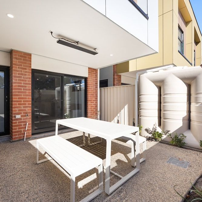 7-bedroom shared house / townhouse, Woodmere Avenue - Photo 1