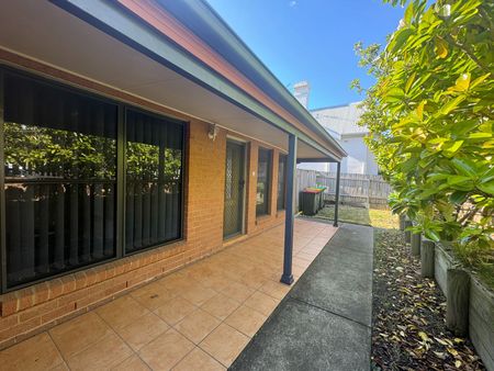 LOCATION AT IT'S PRIME! - Photo 2