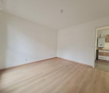 Location Appartement 2 pièces 40m² ST PIERRE EN FAUCIGNY 74800 - Photo 2