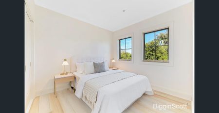 Elegant, Light-Filled Townhouse in Prime MWSC School Zone - Photo 4