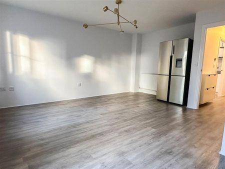 4 bedroom semi-detached house to rent - Photo 2