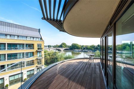 Stunning apartment with superb views of the river Thames - Photo 2