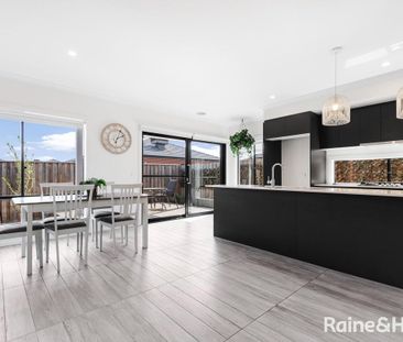 Modern Family Home - Photo 5