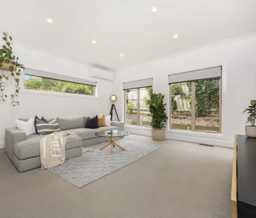 Chic Urban Living in Lilydale - Photo 2