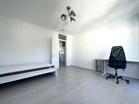 4 bedroom apartment to rent - Photo 4