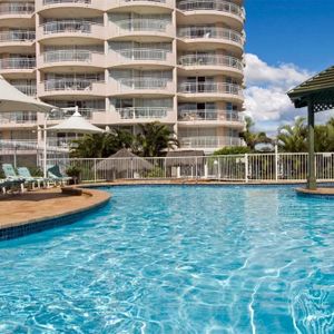 "Stunning Beachfront Living: Rent a Luxurious Apartment in Burleigh Heads Today!" - Photo 2