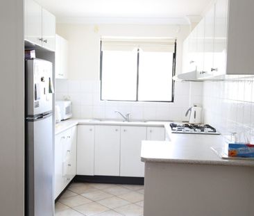 Air conditioned 2 bedroom unit! - Photo 5