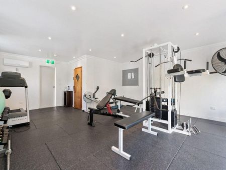 36, Macdonald Street, QLD, Kangaroo Point - Photo 2