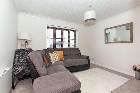 Alexander Court, Chalkwell Road, Sittingbourne, Kent, ME10 - Photo 3