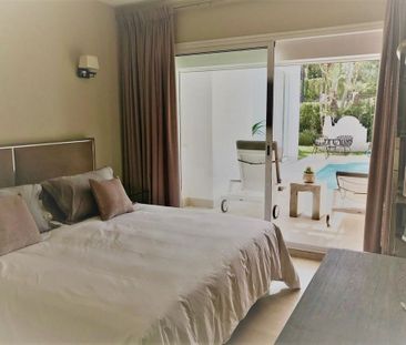 Luxury Villa for rent in The Golden Mile, Marbella, Andalusia - Photo 2