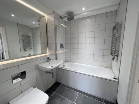 Local Crescent, Salford - Photo 5