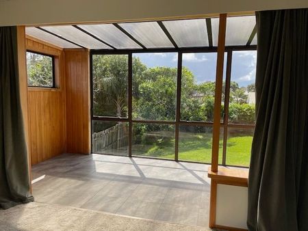 Sunny home in the heart of the Bay - Photo 2