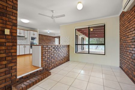 10 Myrtle Court, Kin Kora - Photo 2