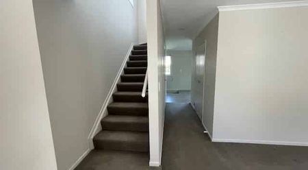 Modern home in the heart of Manurewa - Photo 2