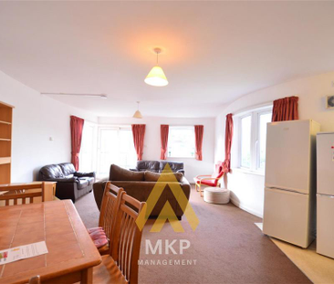 4 bedroom flat to rent - Photo 2