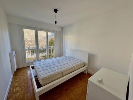 APPARTEMENT T2 MEUBLE A LOUER A ROANNE - CENTRE VILLE - Photo 4