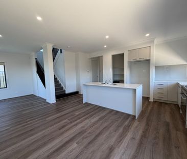 Spacious 4-Bedroom Family Home - Photo 4