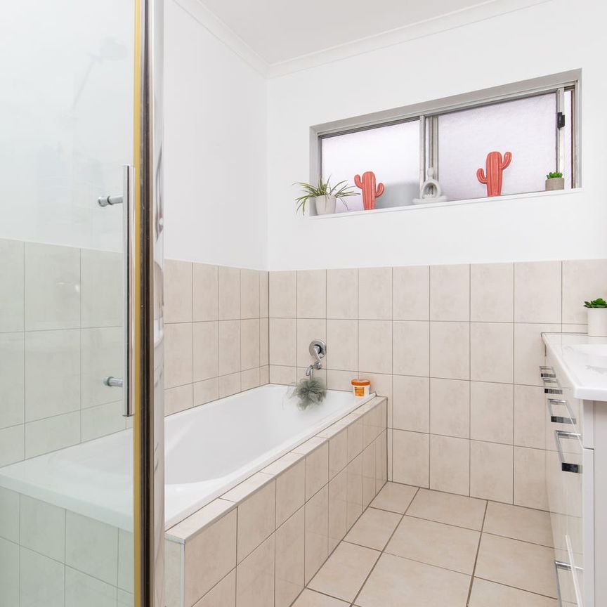 Charming 4 bedroom home - Photo 1