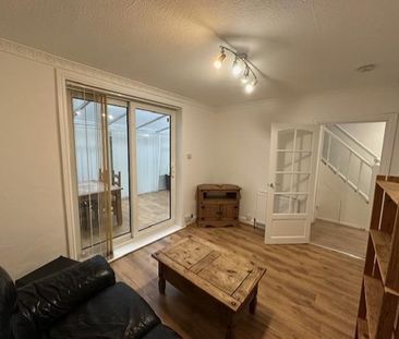 4 bedroom semi-detached house to rent - Photo 1