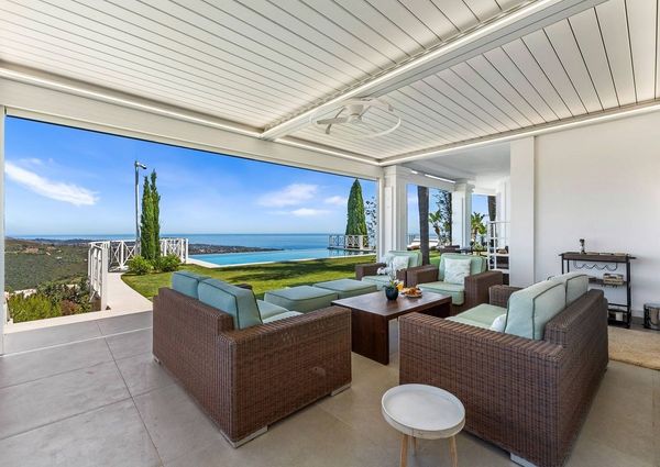 Luxury Villa for rent in Marbella Del Este, Andalusia