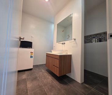 Fully Furnished Studio - Photo 4