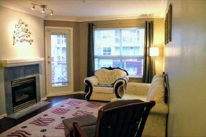 $1400 / 1br – 835ft2 – Spacious 1 Br + Den Condo in Melrose Place (Surrey West) - Photo 1