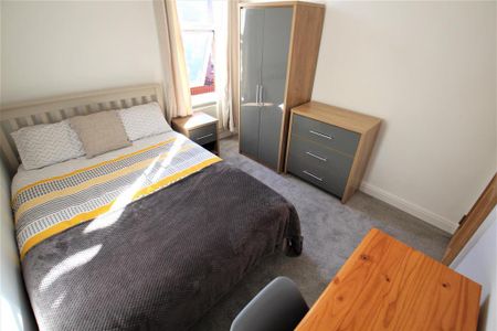 1 bedroom in a house share to rent - Photo 4