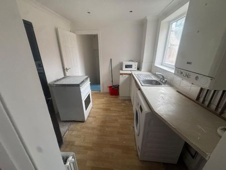 3 bedroom flat to rent - Photo 5