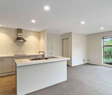 ST ALBANS - THREE BEDROOM & DOUBLE GARAGE - Photo 5