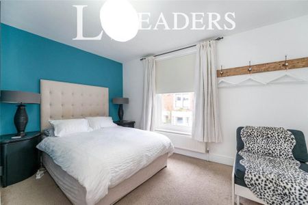 4 bedroom terraced house to rent - Photo 3