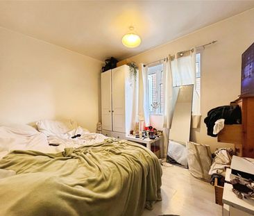 Vegal Crescent, Englefield Green, Egham, Surrey, TW20 0QA - Photo 5