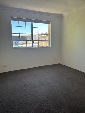 Newly renovated 2 bedroom unit in Earlwood for rent - Photo 3