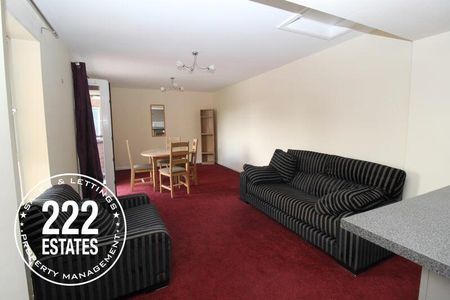 2 bedroom flat to rent - Photo 3
