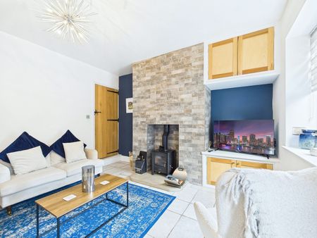 Terraced House to rent on - Photo 4