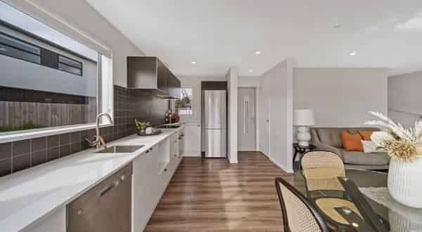 Stylish living close to the city! - Photo 1