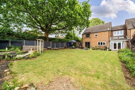 4 bedroom end of terrace house to rent - Photo 2