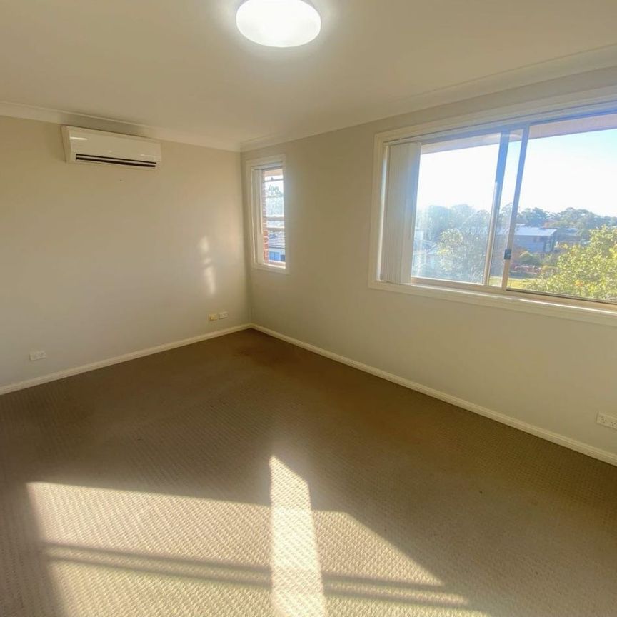 Townhouse located in quiet family friendly location - Photo 1