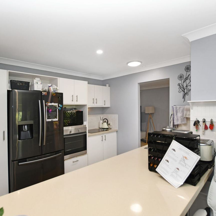 Comfortable Three-Bedroom Home in the Heart of Springfield - Photo 1