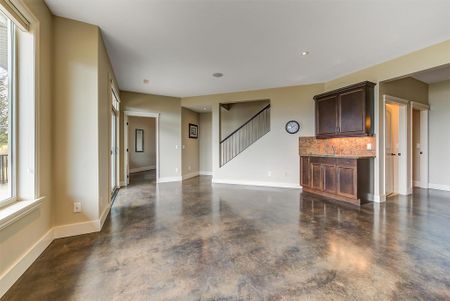 Upper Mission House – 3 bed plus den, Views! - Photo 2