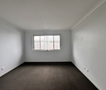 Spacious Family Home! - Photo 6