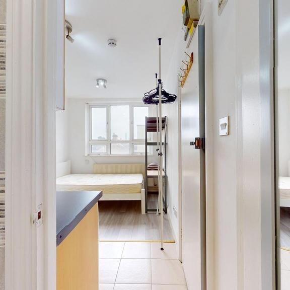 Studio to rent - Photo 1