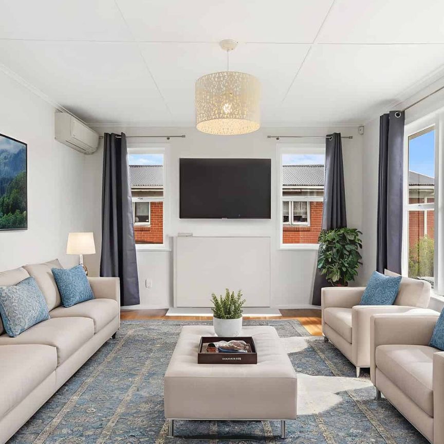 Stylish Family Home in a Quiet Glendene Street - Photo 1