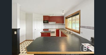 CHARMING THREE BEDROOM HOME IN A QUIET LOCATION - Photo 2